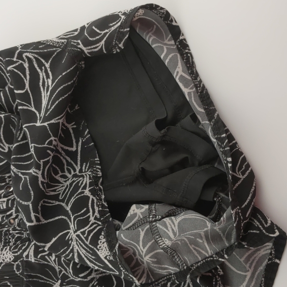 Cotton On Body Running Shorts Size XS Black White Floral Pattern Bike Pants - Picture 5 of 7